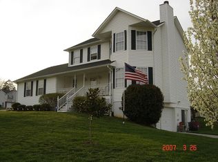 7582 Rising Brooks Ln, Knoxville, TN 37918