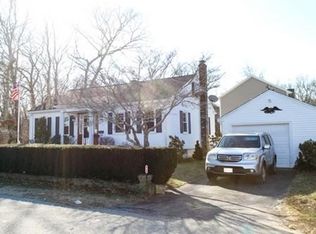 33 Laurel Ln, Dartmouth, MA 02748