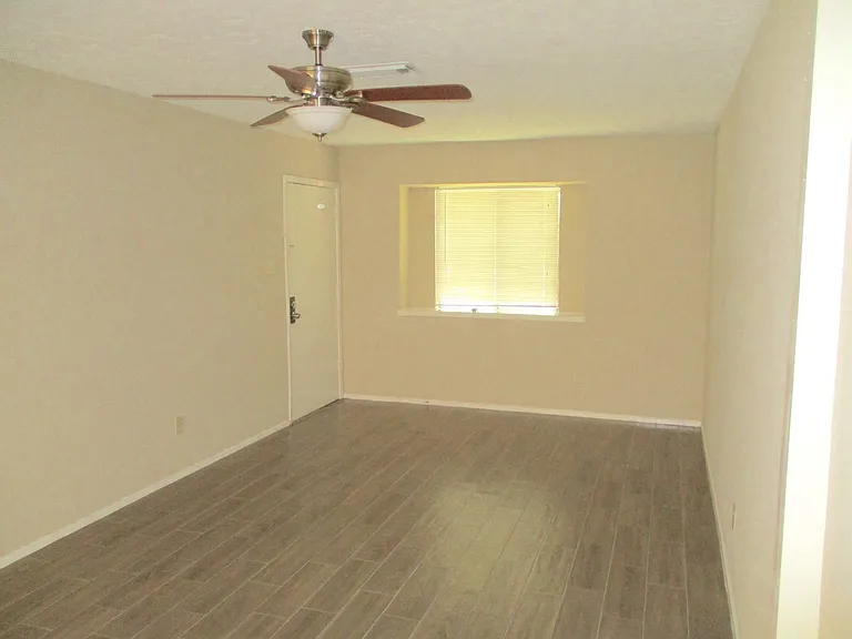 23119 Banquo Dr — Photo 2