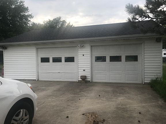 2 1/2 car garage