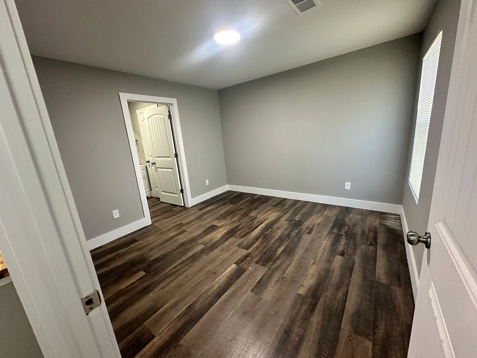 3 bed, 926 sqft, $1,500 — Photo 4