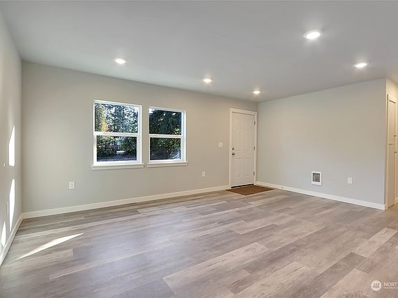5th image of 6802 50th Avenue E