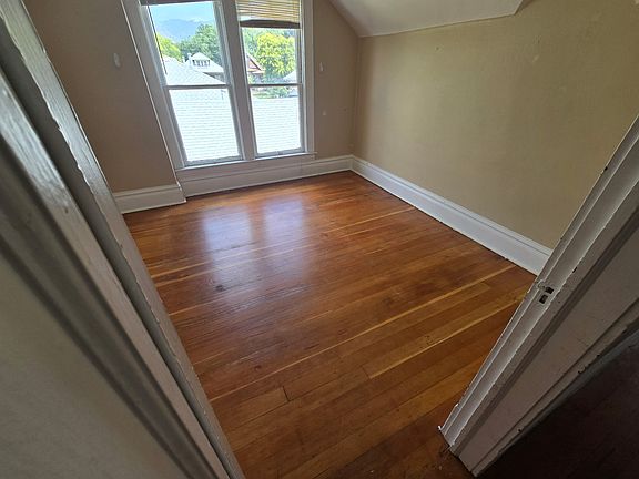 3rd image of 370 E Herbert Ave