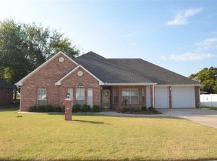 708 Pine Cir, Blanchard, OK 73010