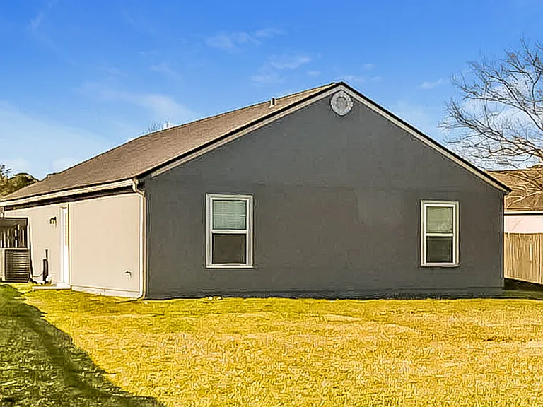 3083 Wavering Ln — Photo 16