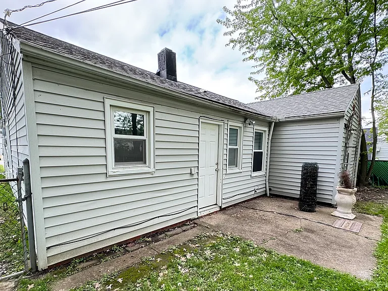 1411 Eastwood Ave — Photo 4
