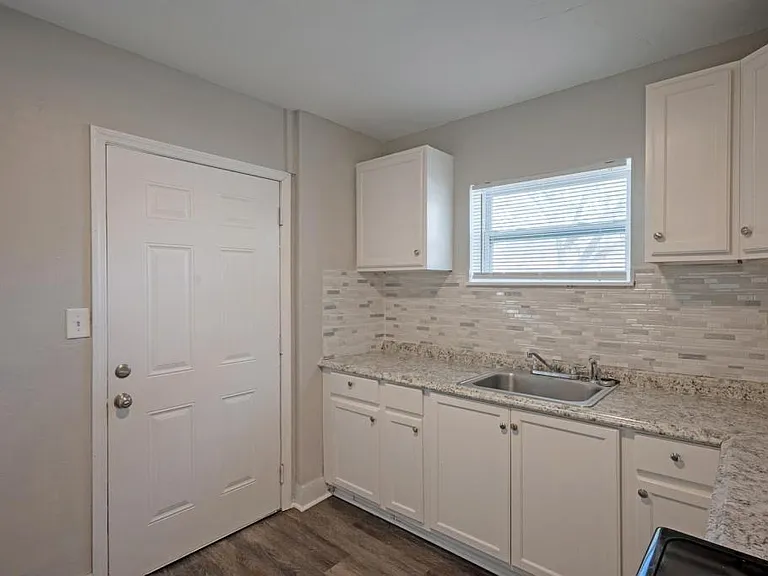 1652 N Myrtle Ave — Photo 5
