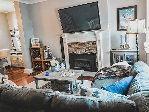 Gas fireplace and mounted tv! Plenty of space for relaxing or entertaining.