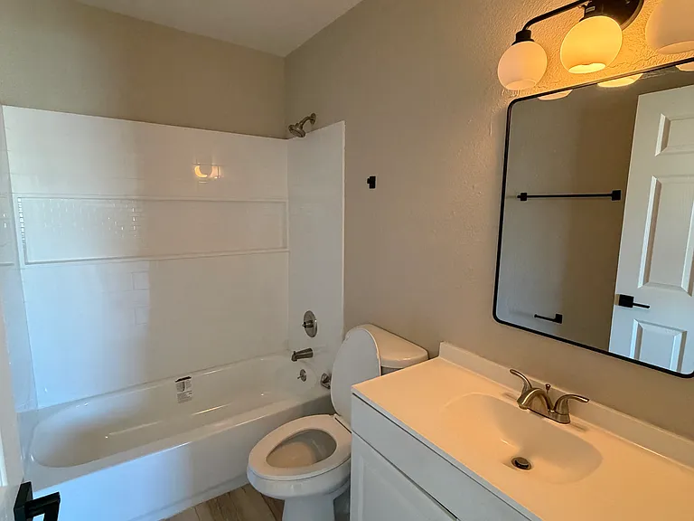 2732 E Tierra Buena Ln #2 — Photo 2