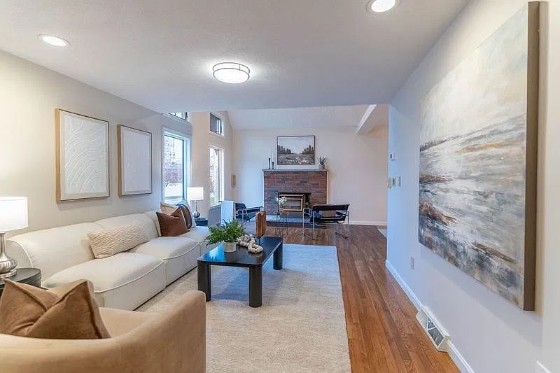 4 bed, 3074 sqft, $5,600 — Photo 2