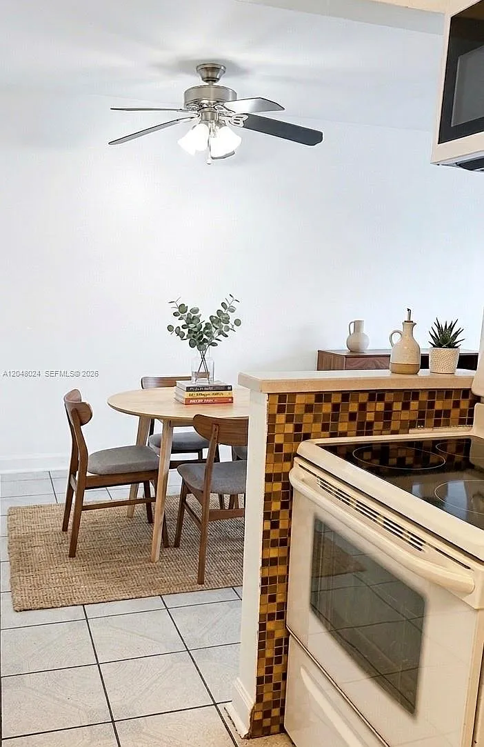 Oakland Shores Condominiu — Photo 3