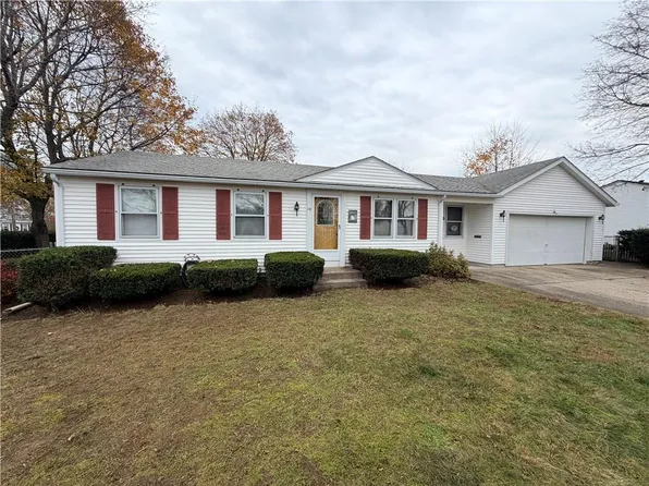 10 Stoneham Dr, Woonsocket, RI 02895