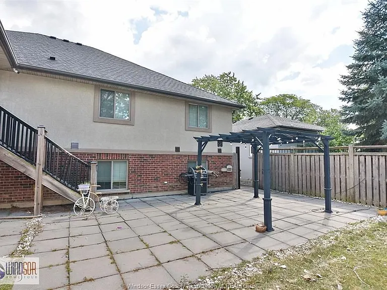 4305 Casgrain Dr #UPPER — Photo 39