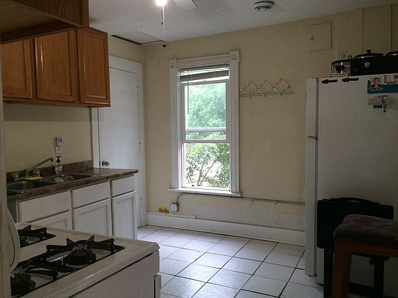 3rd image of 2407 5th St NE
