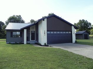 13805 Riverside Dr, Constantine, MI 49042