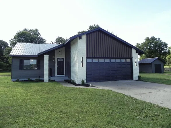 13805 Riverside Dr, Constantine, MI 49042