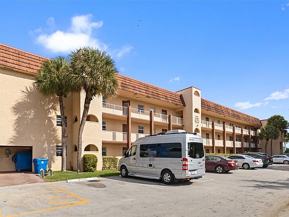 4th image of 2720 N Pine Island Road #307