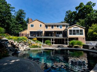 5495 Walnut Hills Dr, Brighton, MI