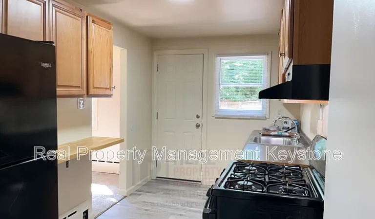 305 Greenlee Rd — Photo 4