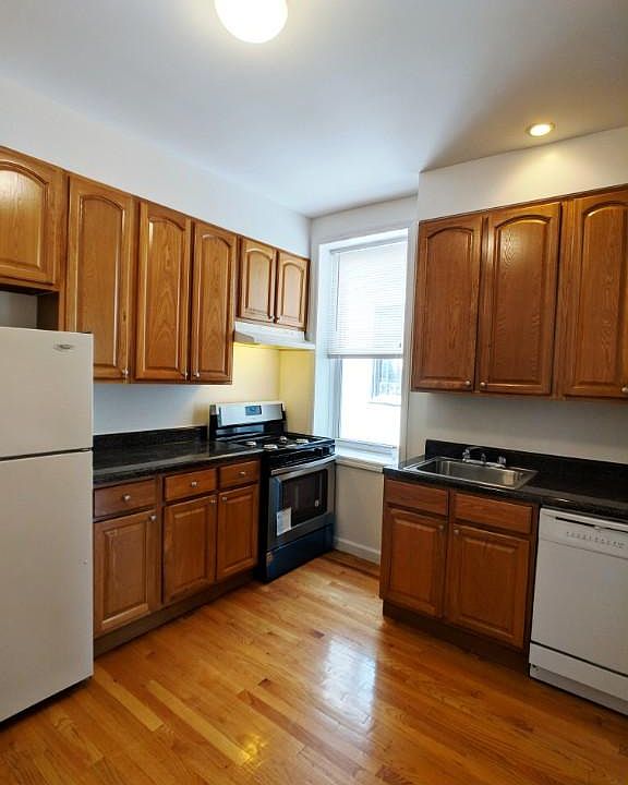 1st image of 3022 35th St #4D