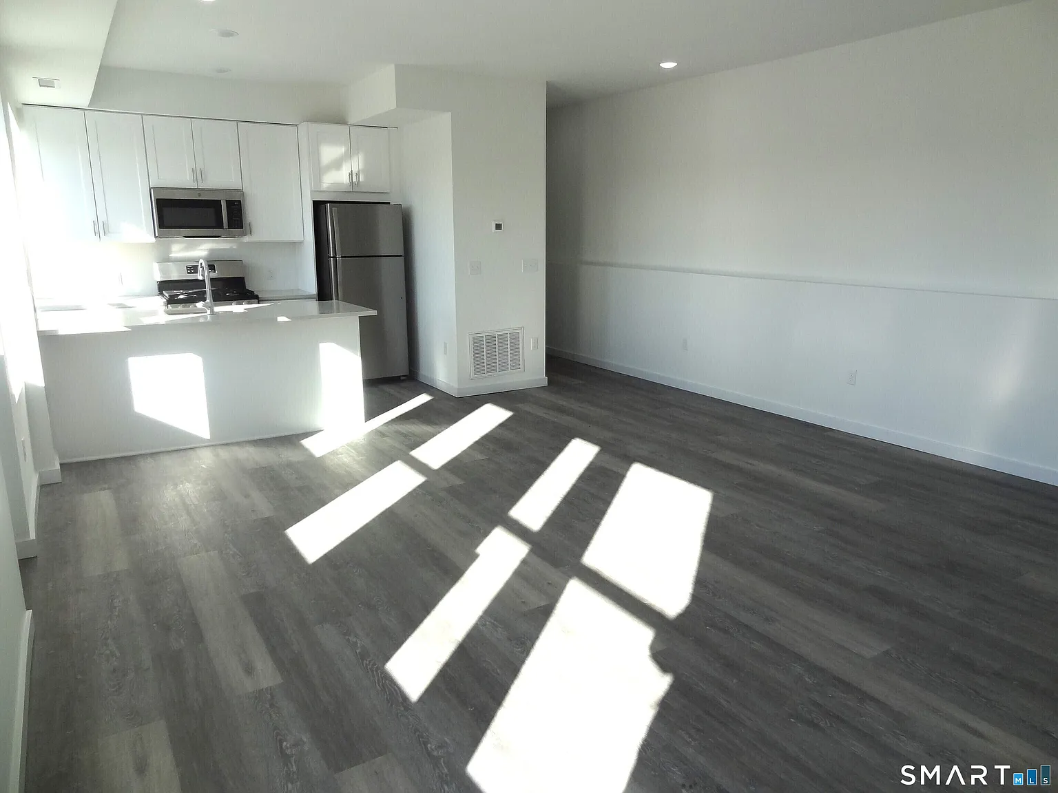 2 bed, 1.0 bath, 1000 sqft, $2,500 — Photo 3