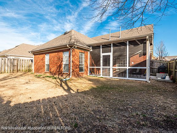 3rd image of 4439 Evelyn Ln