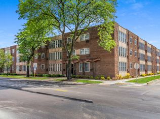 1333 W Touhy Ave APT 301, Park Ridge, IL 60068