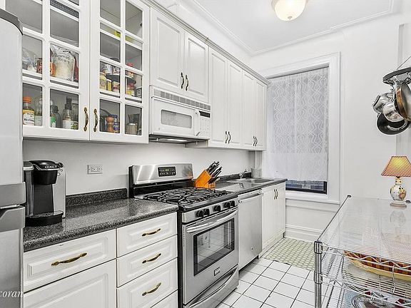 5th image of 340 W 86th St APT 3D