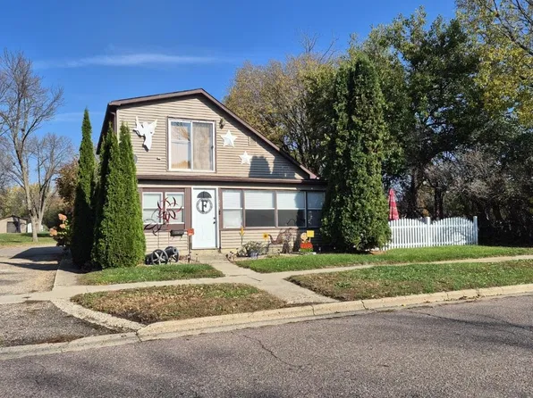 1215 5th Ave N, Estherville, IA 51334