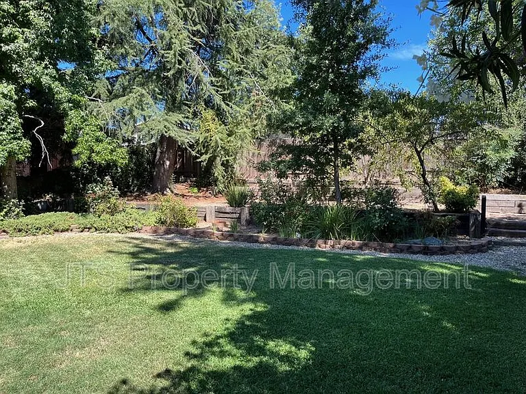 6830 Mellodora Dr — Photo 7