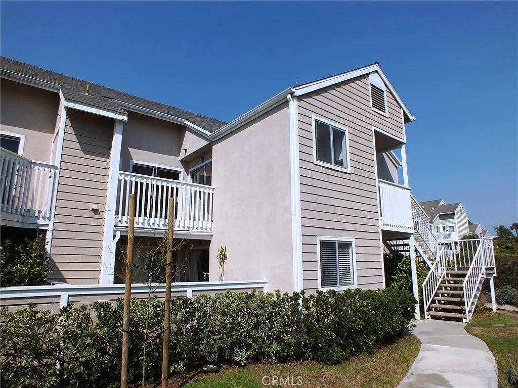 2 bed, 930 sqft, $3,695 — Photo 2