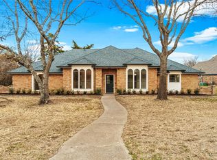 385 Creekwood Dr, Lancaster, TX 75146