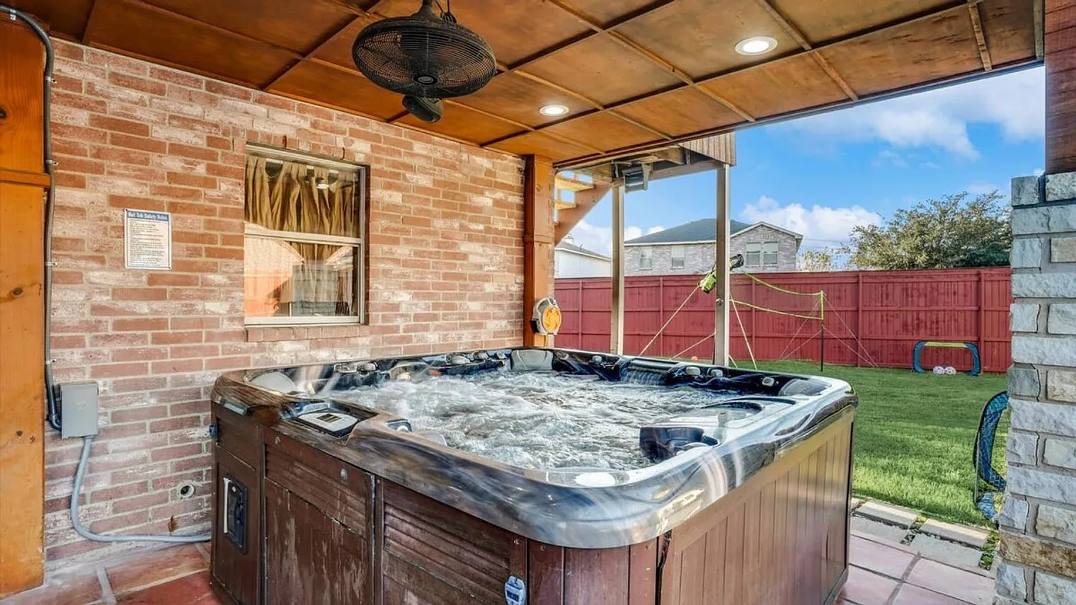 5 bed, 2.0 bath, 2820 sqft, $9,522 — Photo 3