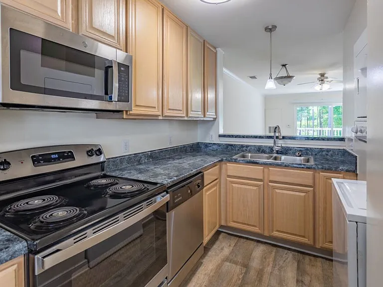1056 Centerbrooke Ln — Photo 2