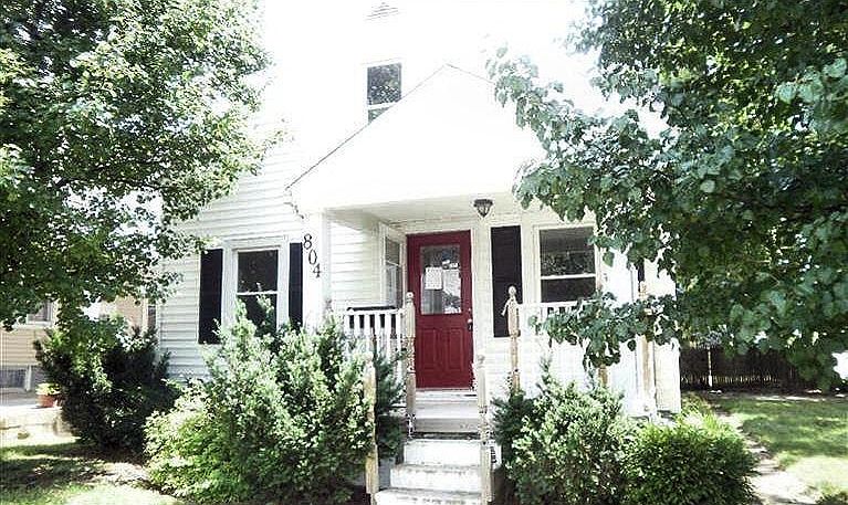 1st image of 804 Jefferson St E