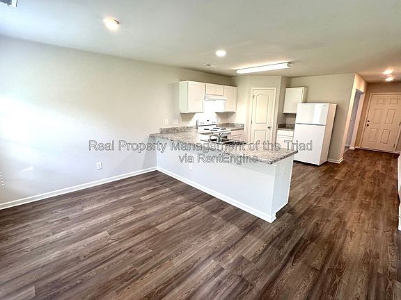 3rd image of 4104 Devonwood Ct