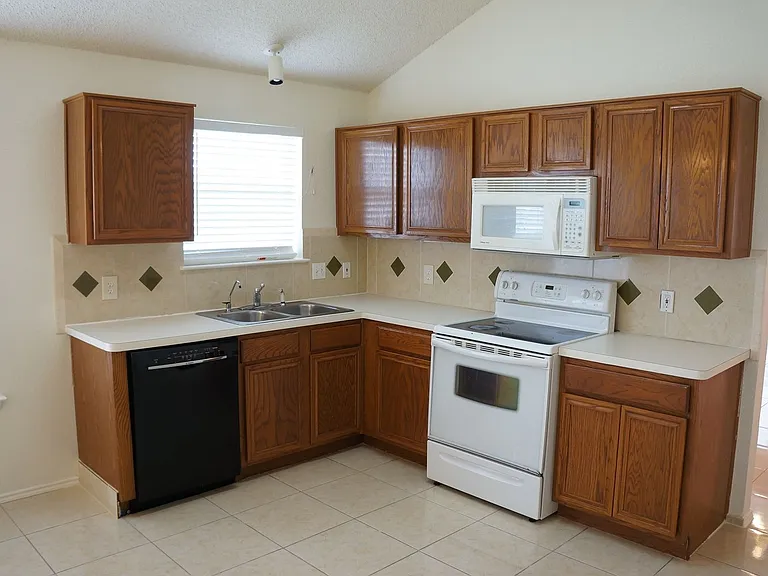 8000 Summer Sun Dr — Photo 5