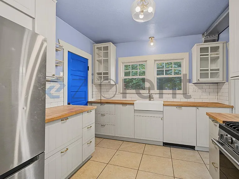 8057 SE Yamhill St — Photo 12