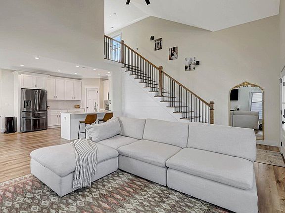 4th image of 193 Tuscany Village Dr