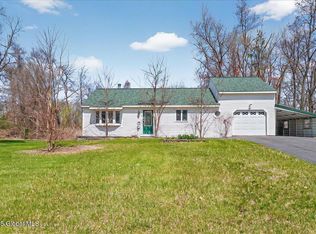15 Ruby Ln, Selkirk, NY 12158
