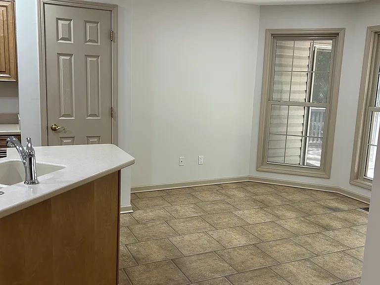 129 Ivy Ln — Photo 7