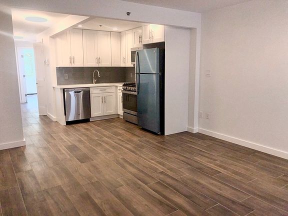 5th image of 54 Pulaski St #1