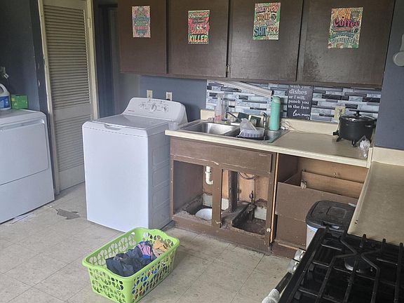4th image of 2440 Dennis James Dr