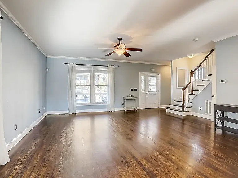 909 Phillips St — Photo 4