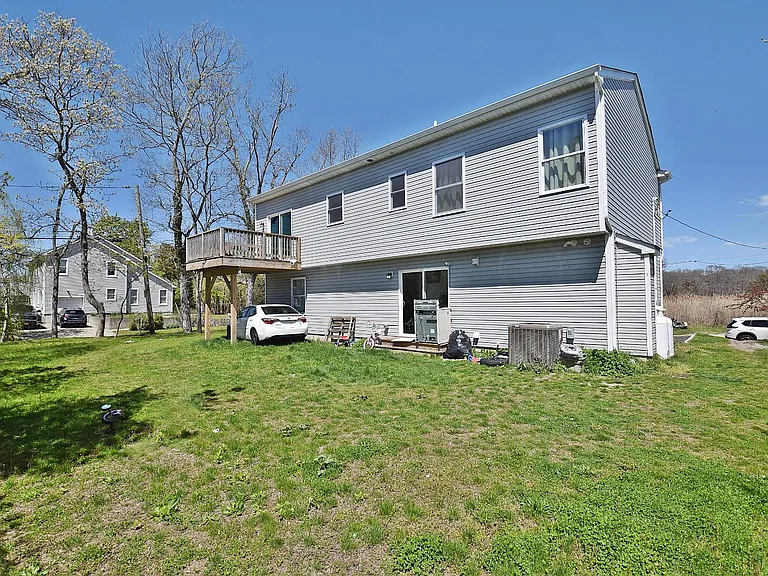 64 Park Dr — Photo 2