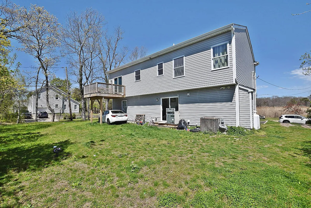 Building Photo - 64 Park Dr