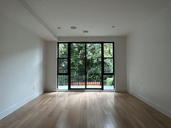 5th image of 654 Halsey St #A