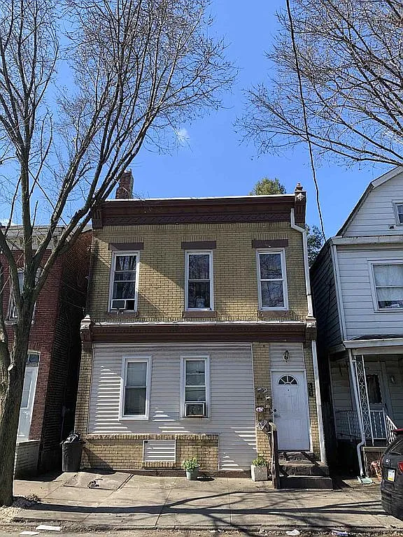 627 Centre St photo 1