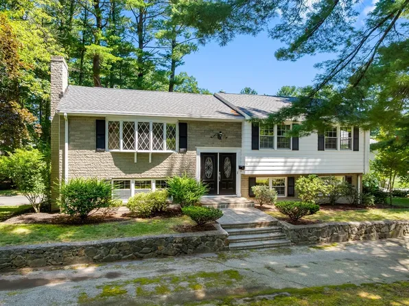 71 Colonial Dr, Reading, MA 01867