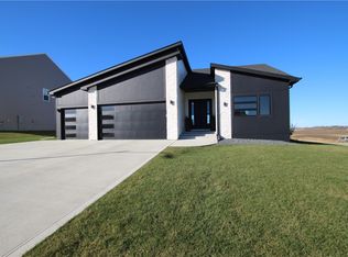 3870 Fieldstone Dr, Waukee, IA 50263